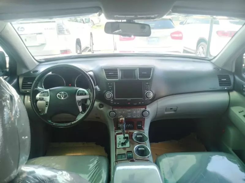 Toyota Highlander   - 2011