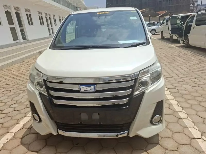 Toyota Noah Hybrid   - 2016