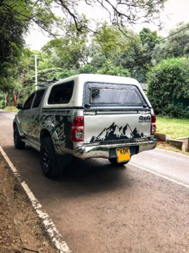 Toyota Hilux    - 2014