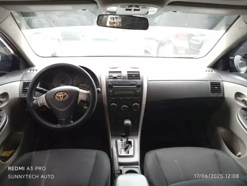 Toyota Corolla   - 2009