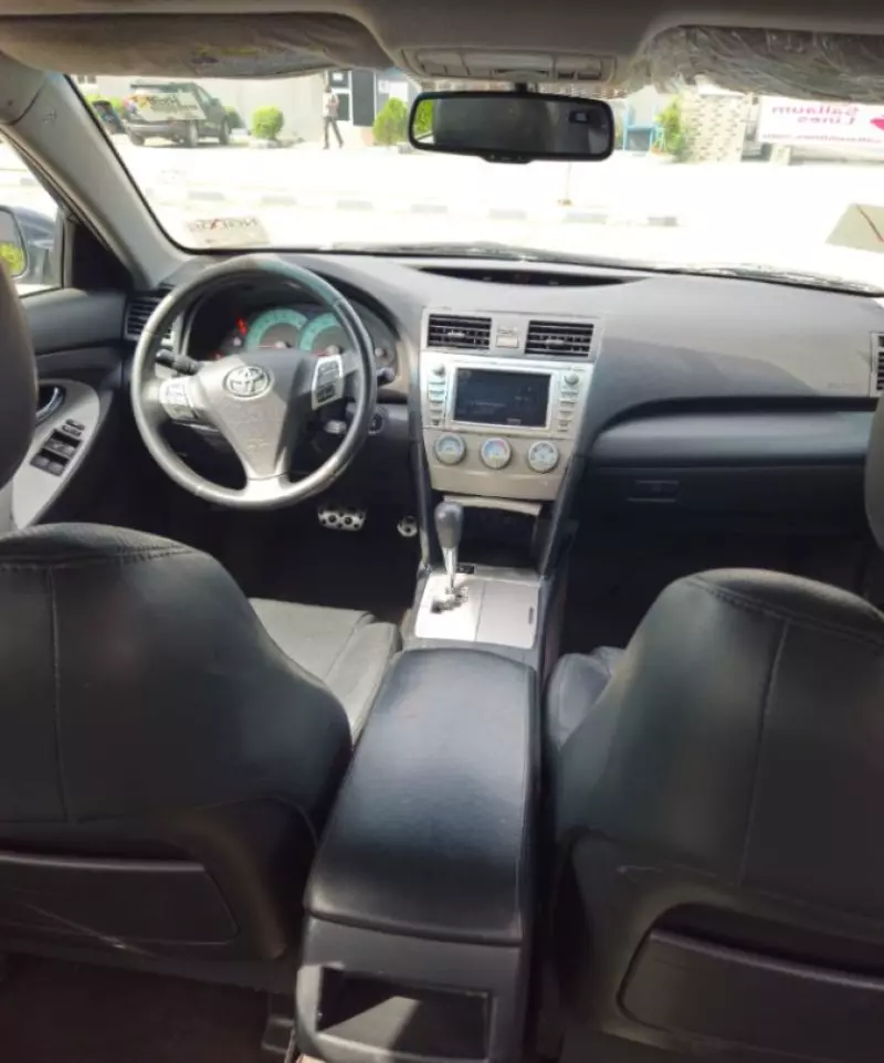 Toyota Camry   - 2011