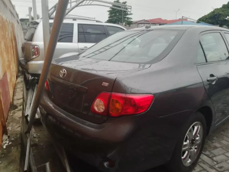 Toyota Corolla   - 2010