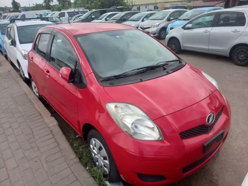Toyota Vitz   - 2011