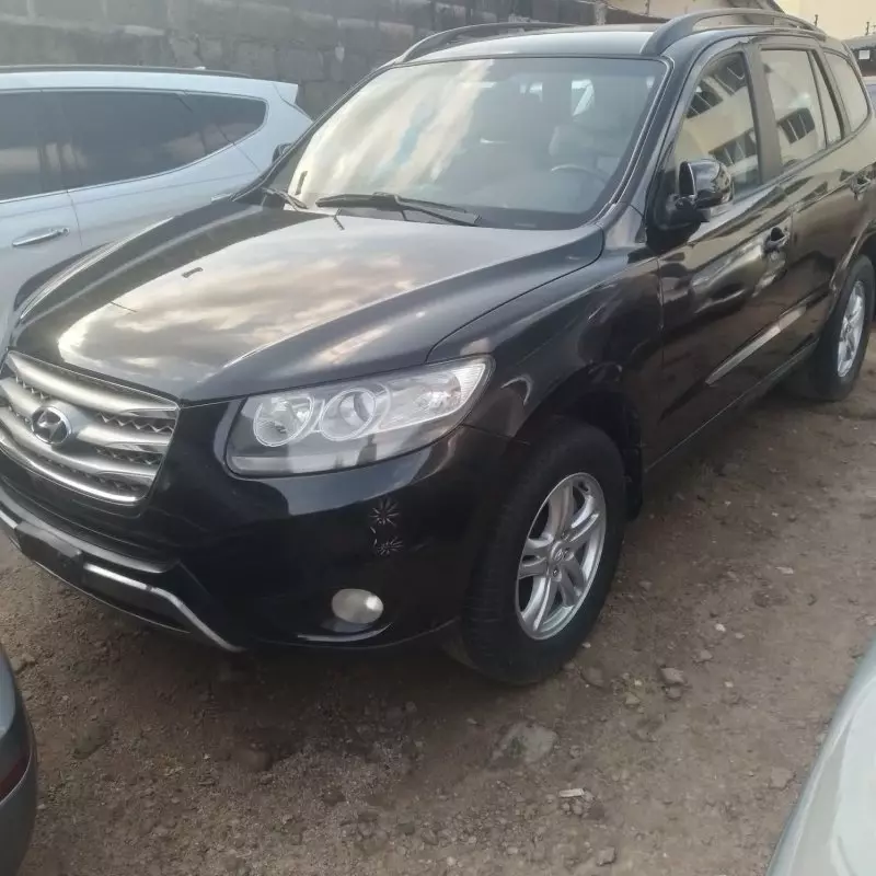 Hyundai Santa Fe   - 2012