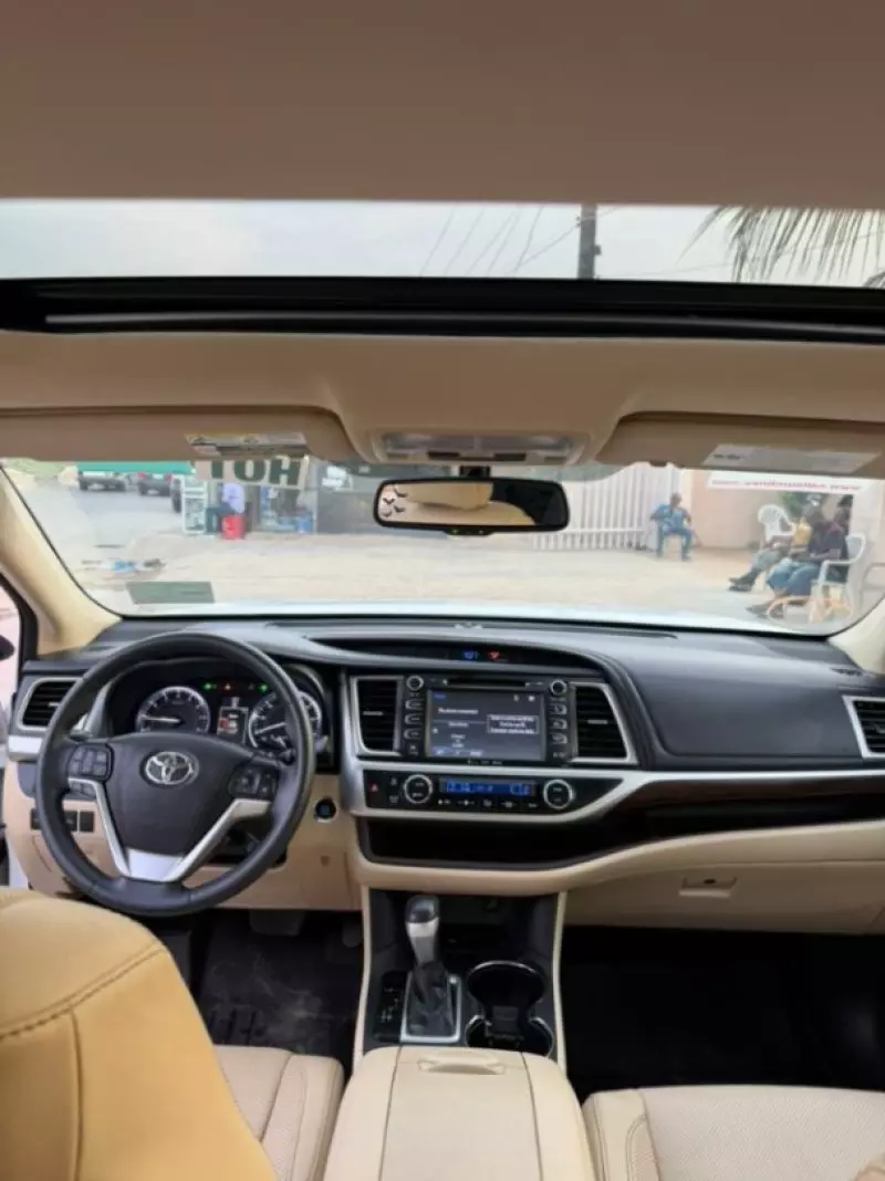 Toyota Highlander   - 2017