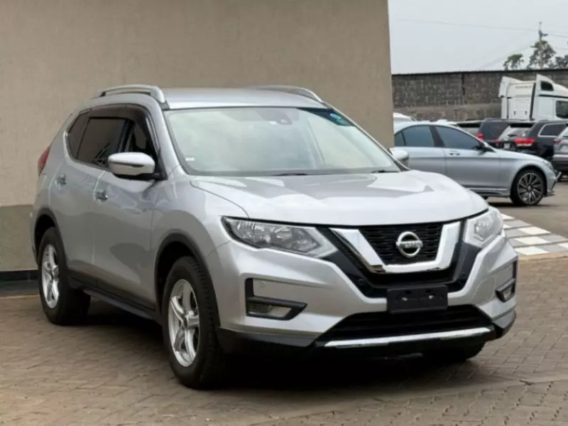 Nissan X-TRAIL    - 2018