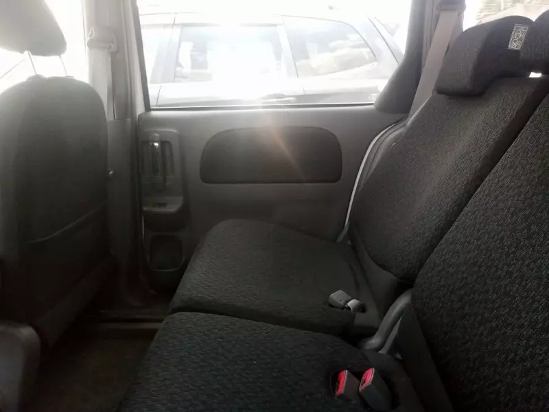 Toyota Sienta   - 2012