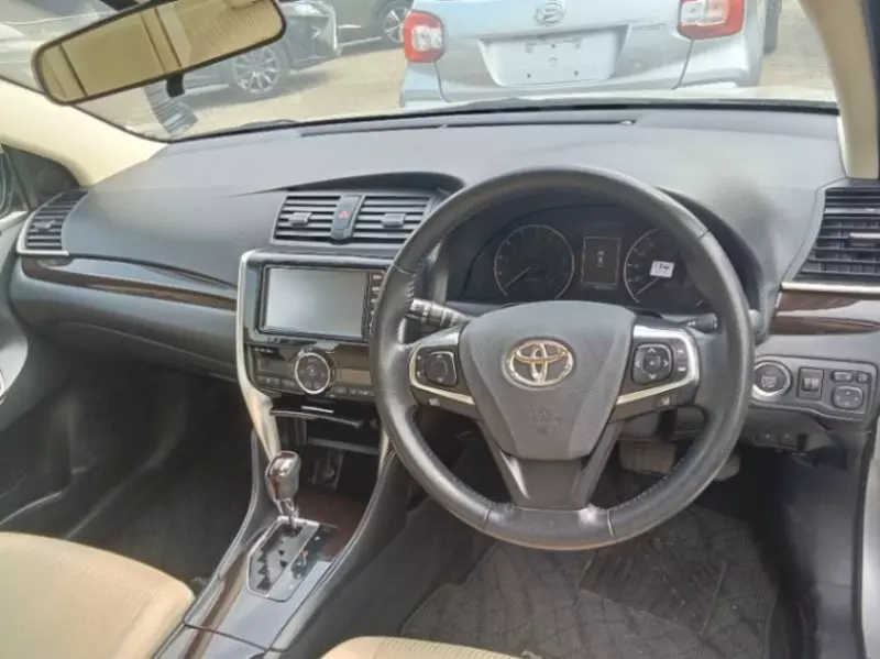 Toyota Premio    - 2019