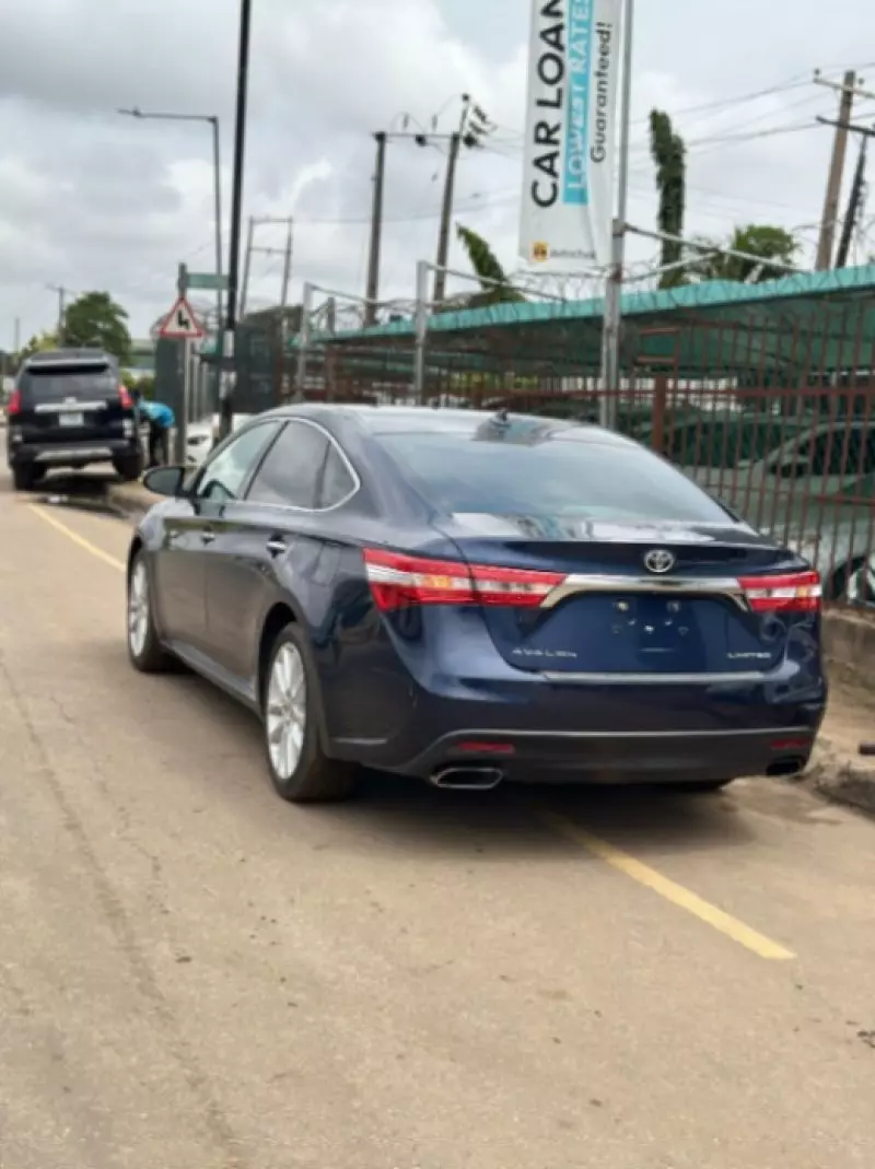 Toyota Avalon   - 2013