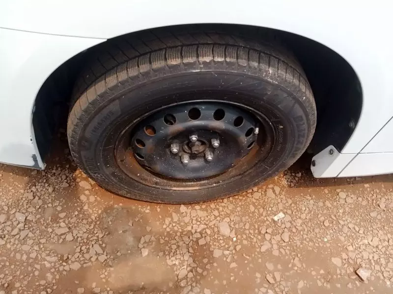 Toyota Noah   - 2012