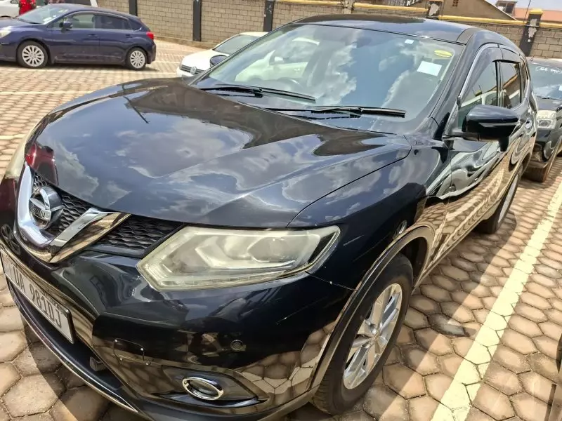 Nissan X-TRAIL   - 2015