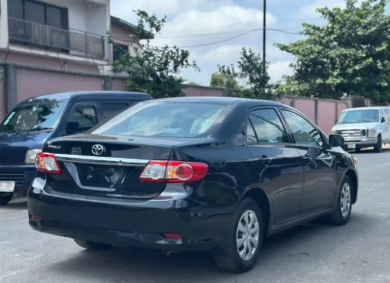 Toyota Corolla   - 2011
