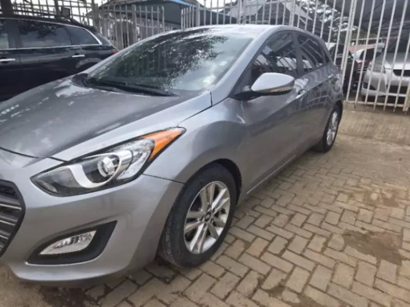 Hyundai Elantra   - 2016