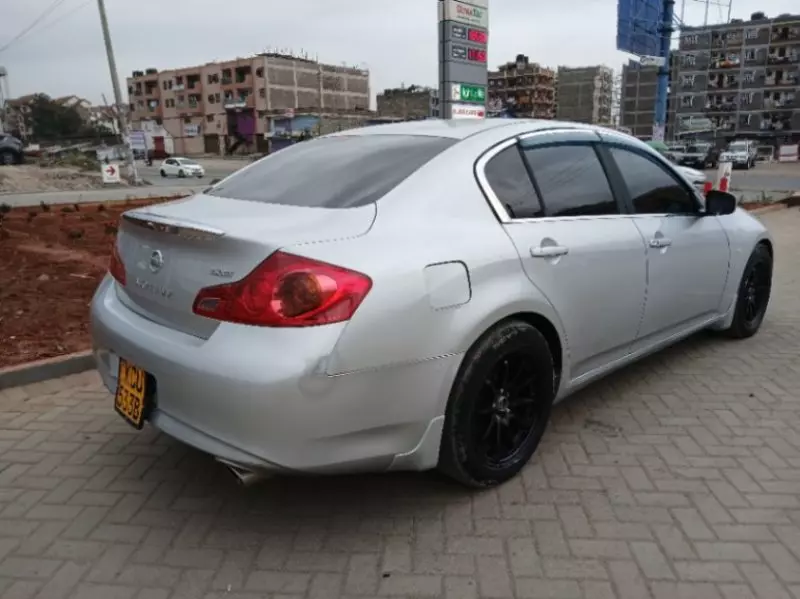 Nissan Skyline   - 2013