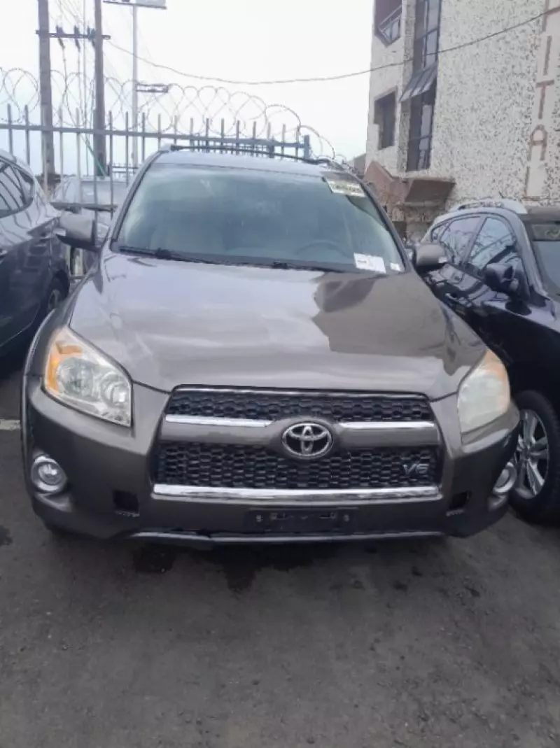 Toyota RAV4 - 2010