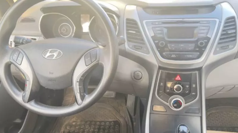 Hyundai Elantra - 2015