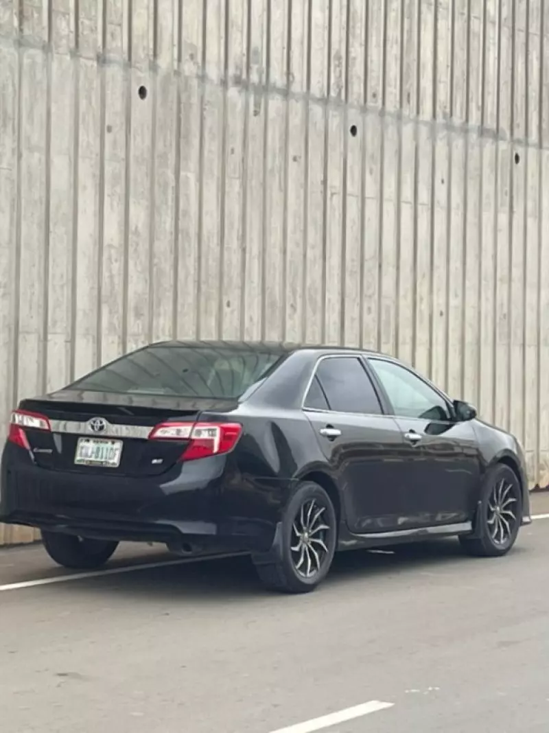 Toyota camry   - 2012