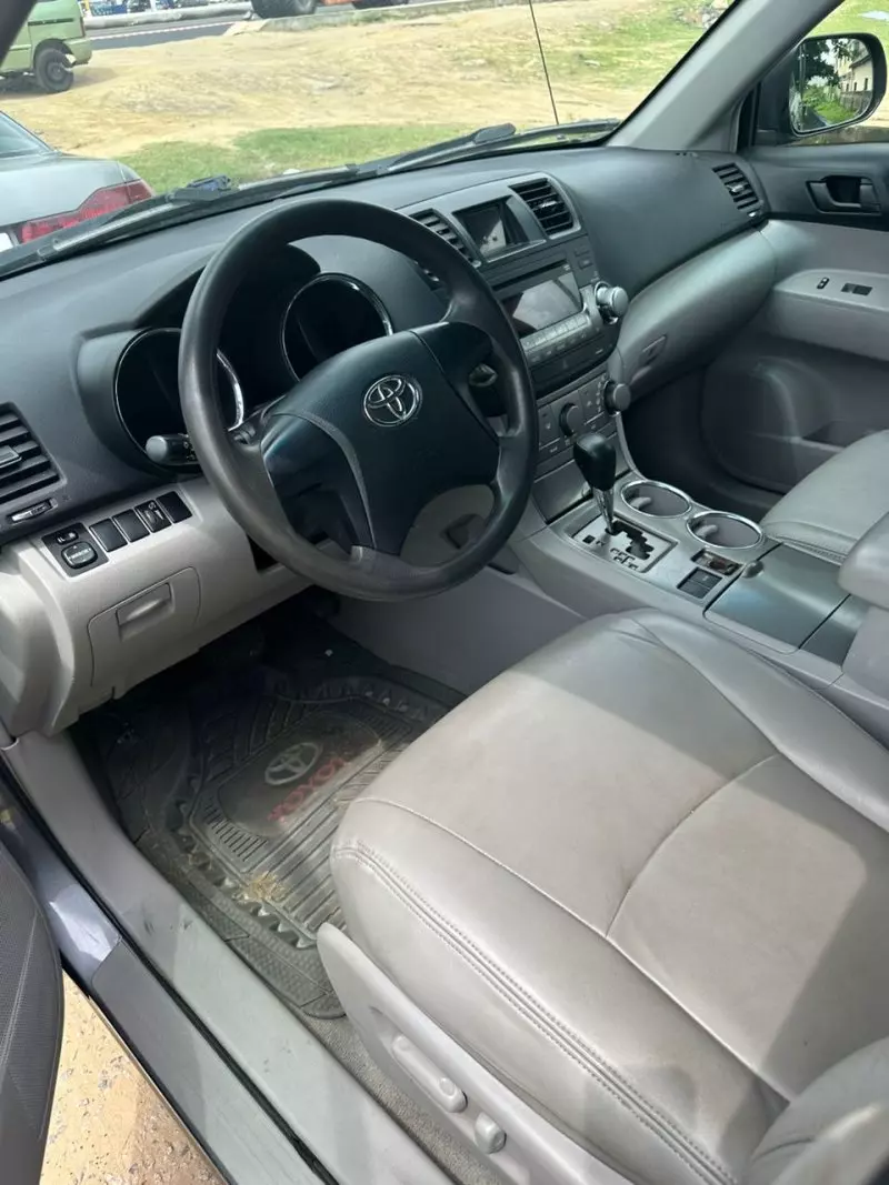 Toyota Highlander   - 2010