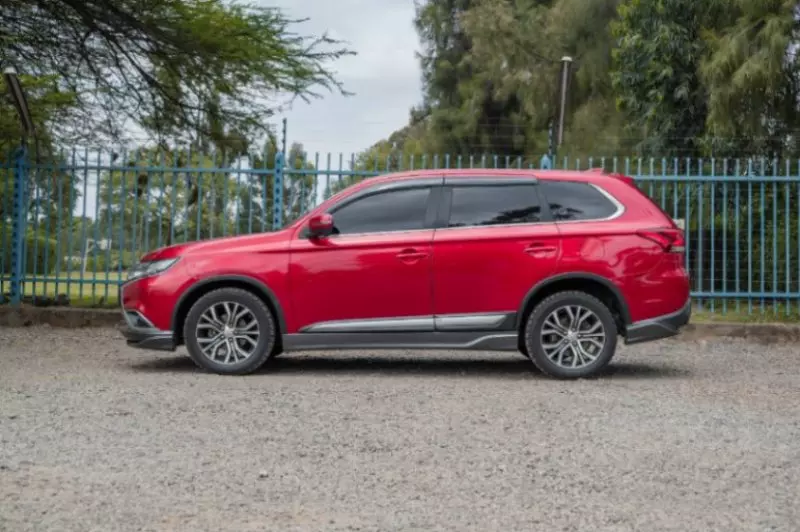 Mitsubishi OUTLANDER   - 2017