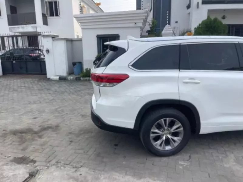 Toyota Highlander   - 2015