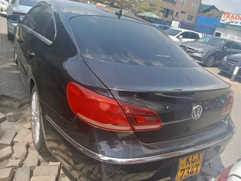 Volkswagen Passat   - 2012