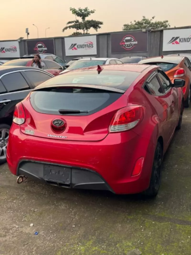 Hyundai Veloster   - 2015