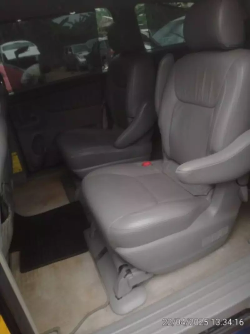 Toyota Sienna   - 2006