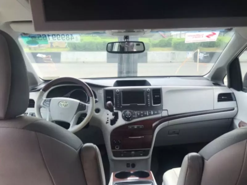 Toyota Sienna   - 2012
