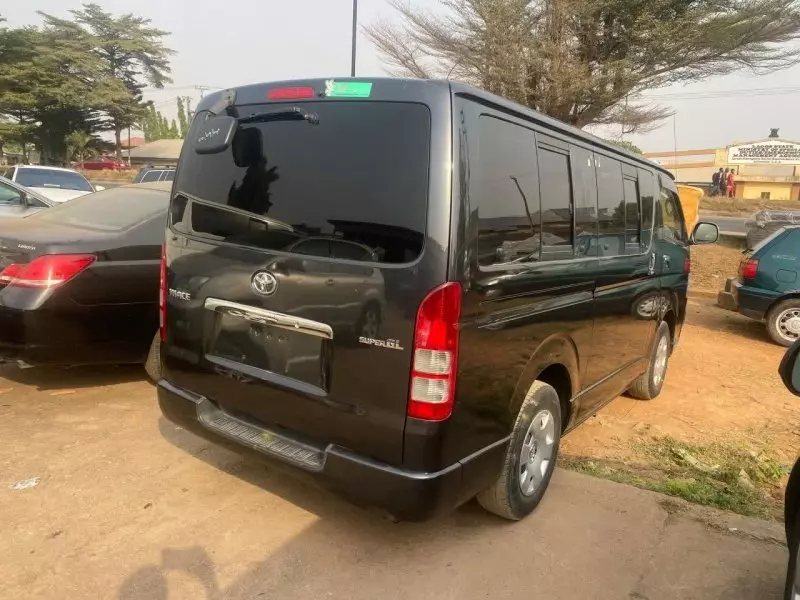 Toyota Hiace   - 2013