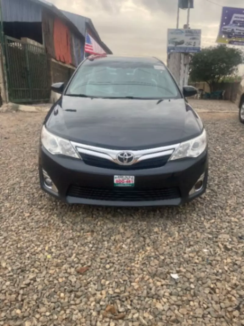 Toyota Camry   - 2012