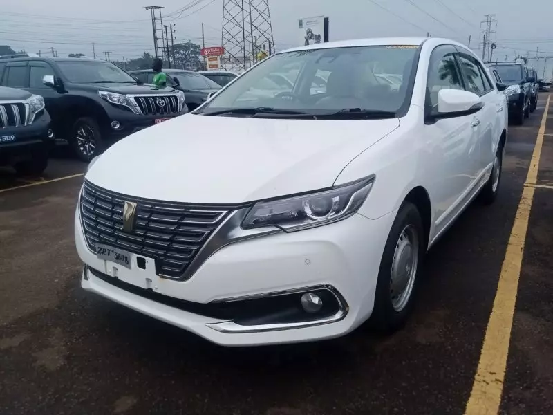 Toyota Premio    - 2017
