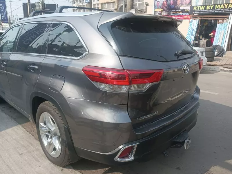 Toyota Highlander   - 2015