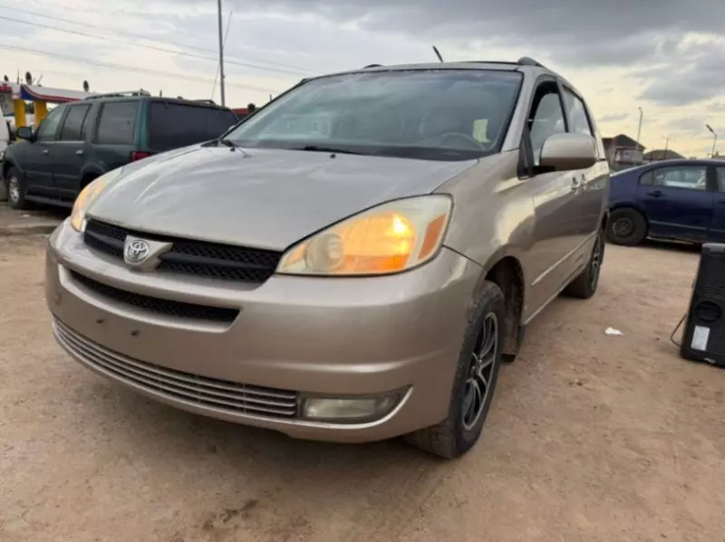 Toyota Sienna   - 2006