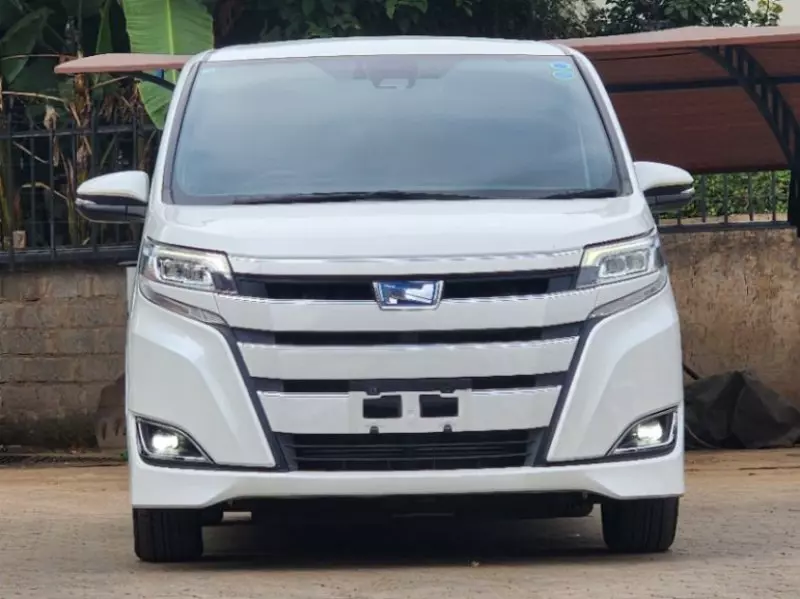 Toyota Noah   - 2018