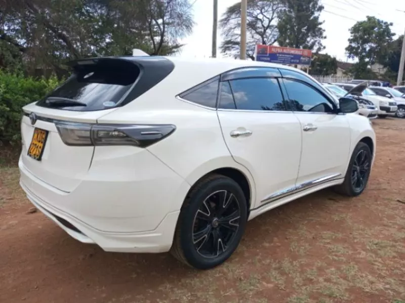 Toyota Harrier   - 2014