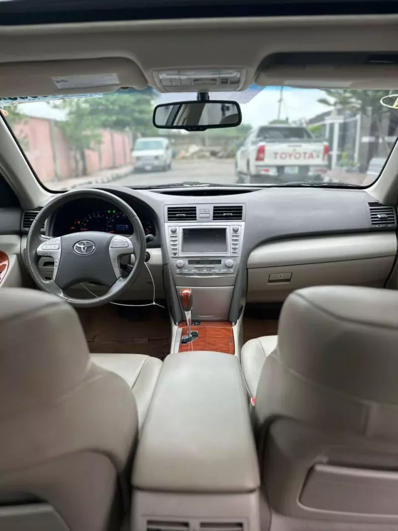 Toyota Camry   - 2011