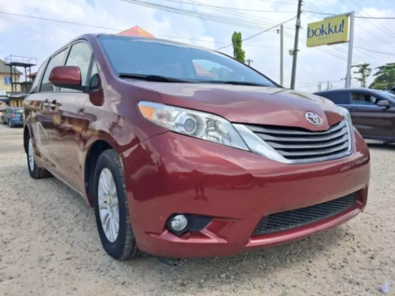 Toyota Sienna - 2013