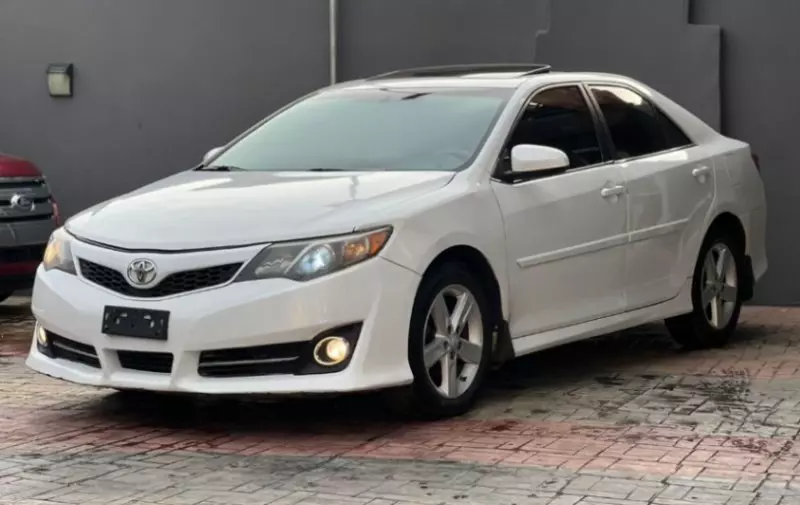 Toyota camry   - 2012