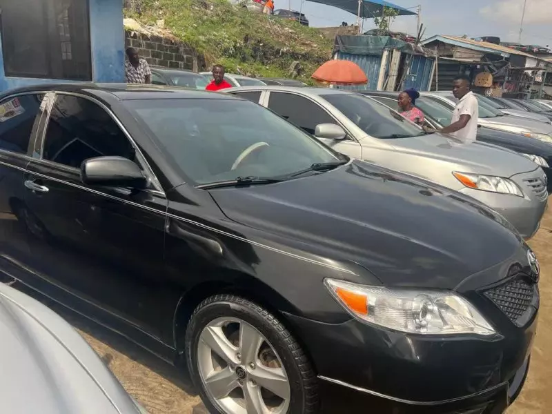 Toyota Camry   - 2011