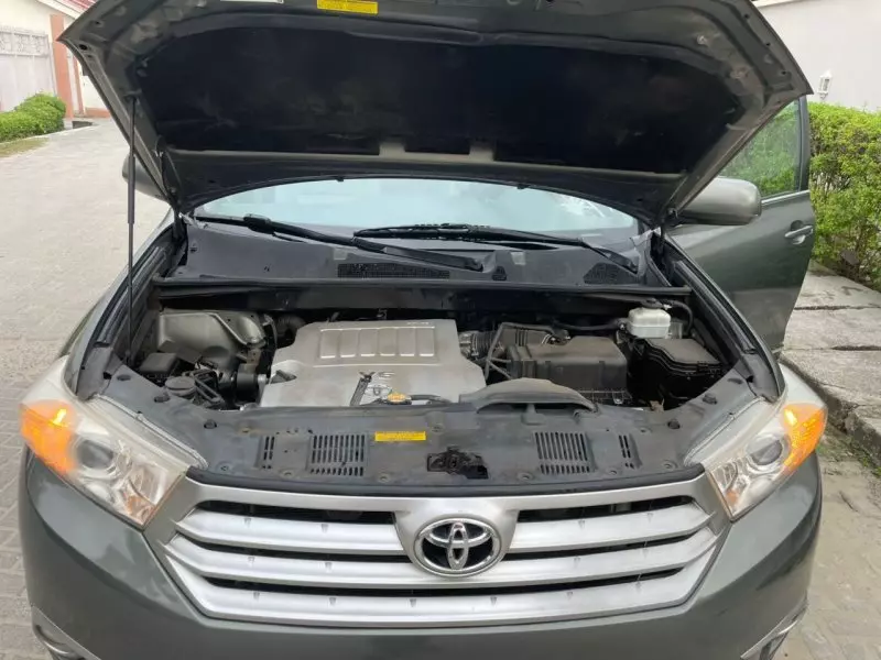 Toyota Highlander   - 2012