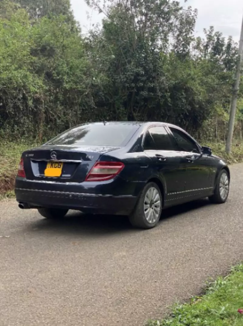 Mercedes-Benz C200   - 2010