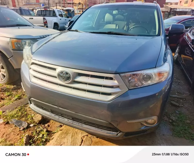 Toyota Highlander   - 2012