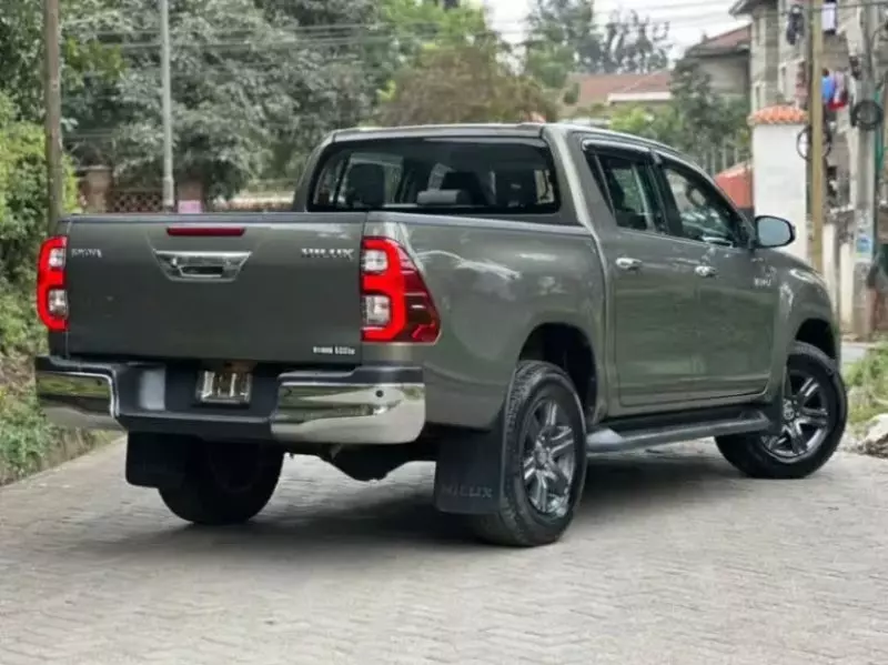 Toyota Hilux   - 2020