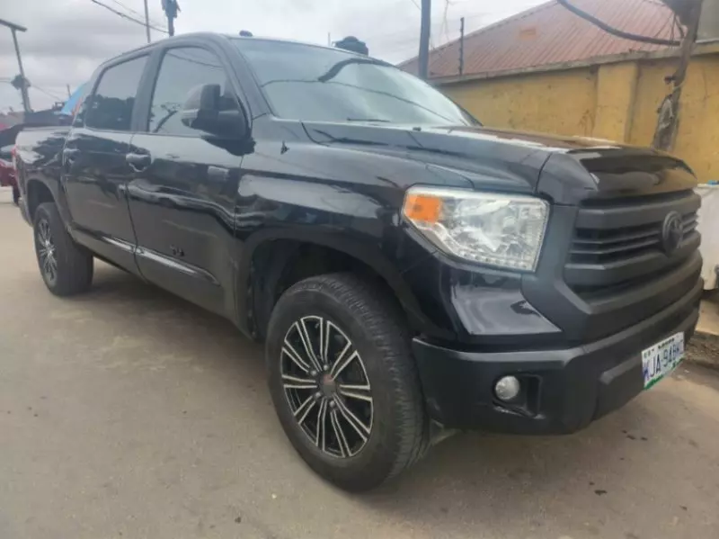 Toyota Tundra   - 2015