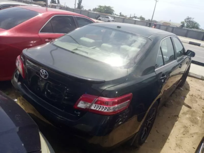 Toyota Camry   - 2010