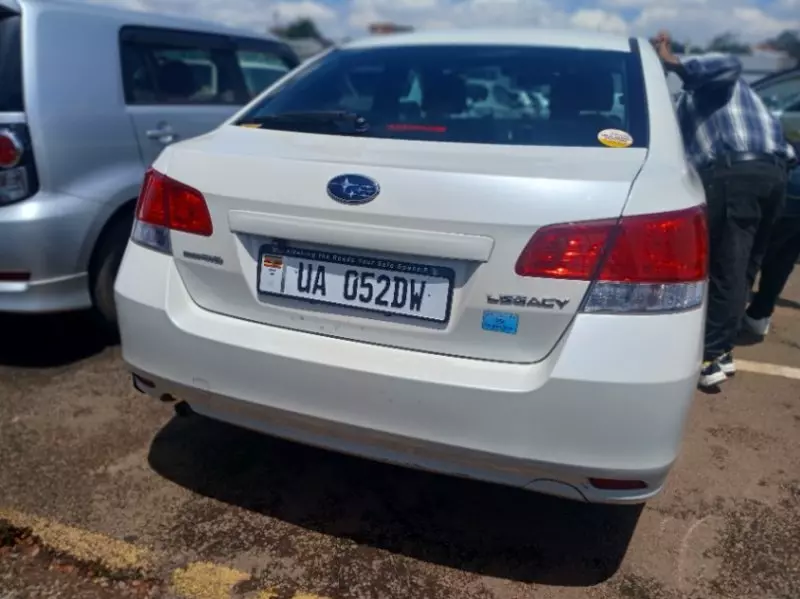 Subaru Legacy   - 2011