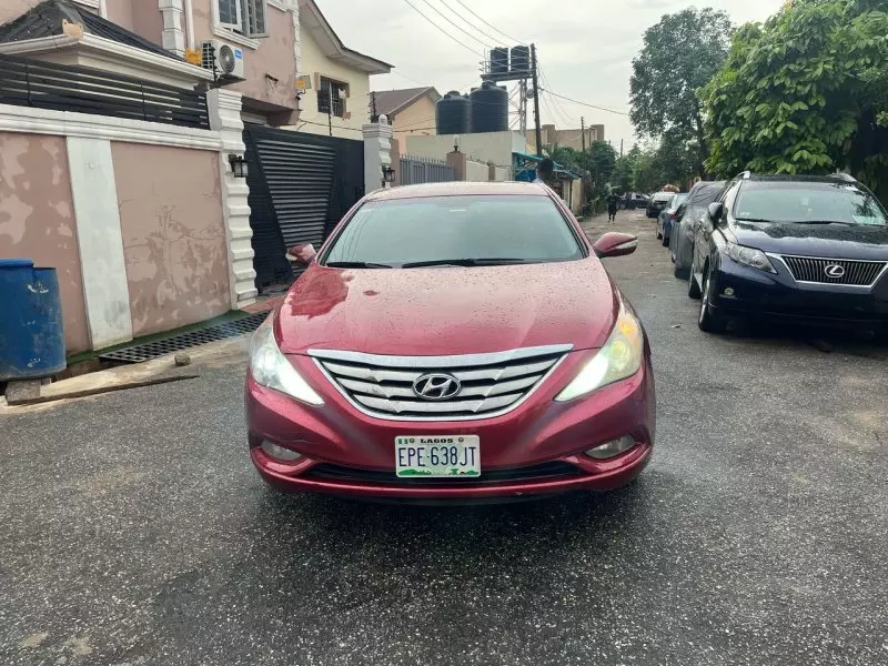 Hyundai Sonata   - 2011