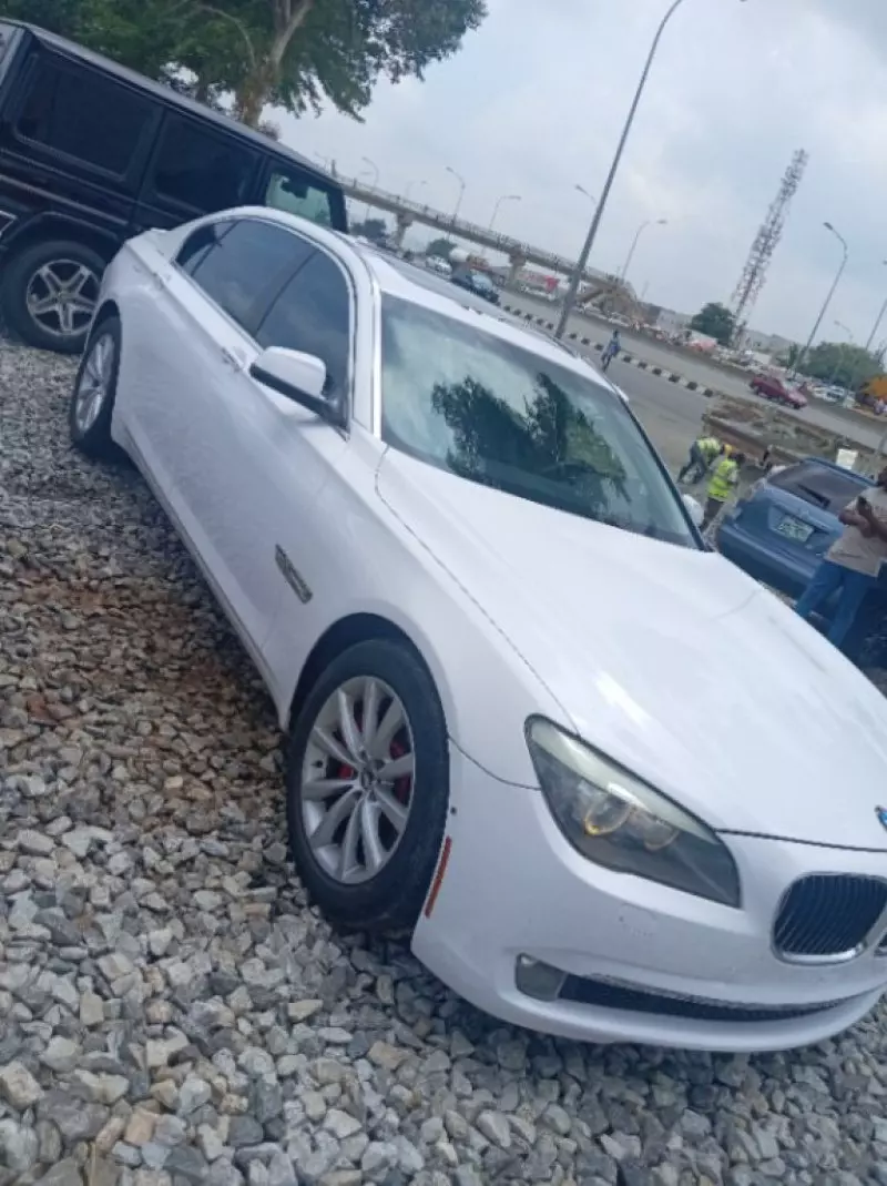 BMW 750 li   - 2009