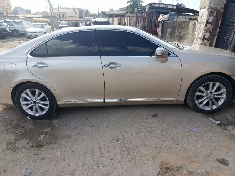Lexus ES 350   - 2011