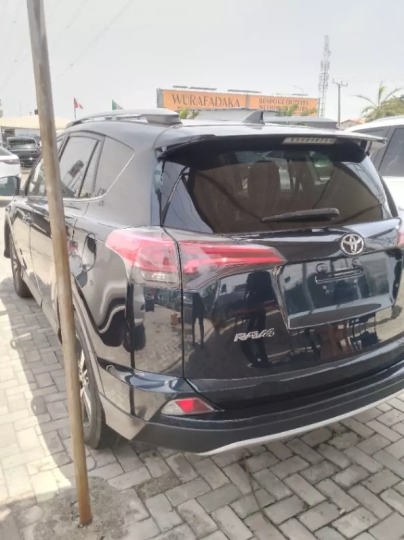 Toyota RAV 4   - 2017